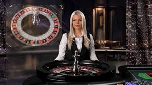 Khu vực live casino với dealer trực tiếp chân thực tại helo888